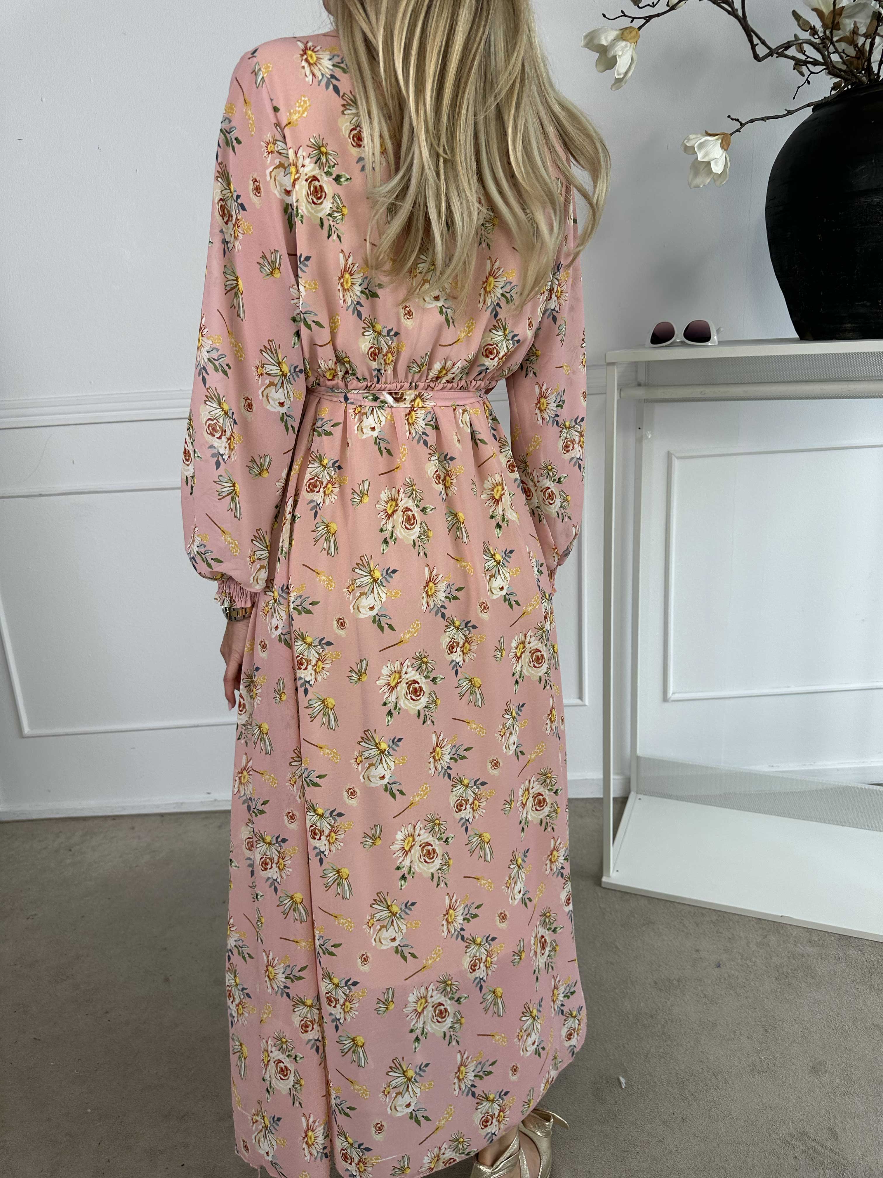 Zola - Långklänning med blommor och halvgenomskinliga ärmar